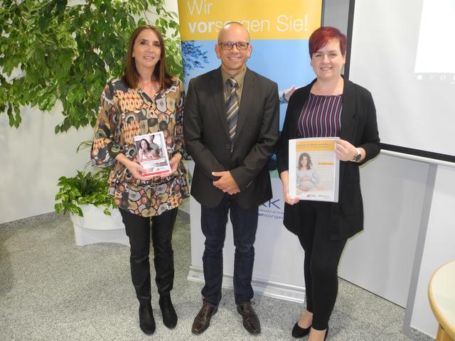 Tatjana Lanc (AKNÖ), Service-Center-Leiter-Stv. Alfred Novotny (NÖGKK) und Doris Widhalm (NÖGKK).
 | Foto: NÖGKK