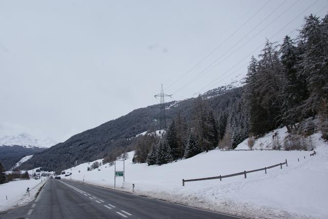 Umsetzung bis 2023: Von der bestehenden 380-kV-Leitung in Nauders zweigt die neue Stromverbindung über den Reschenpass nach Glurns ab. | Foto: Othmar Kolp