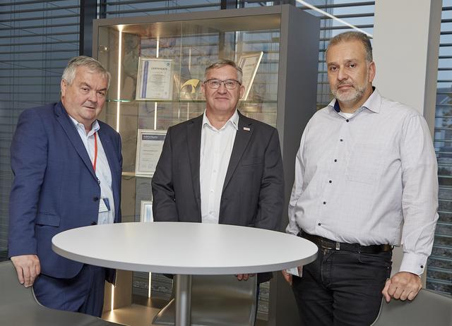 AK-Präsident Johann Kalliauer, Betriebsratsvorsitzender Johann Gehmayr und Betriebsrat Alexander Marhavy (v.l.).