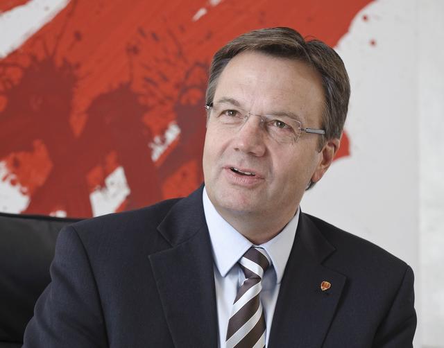 Landeshauptmann Günther Platter erhöht Druck auf Bürgermeister Willi in der Flughafendiskussion.