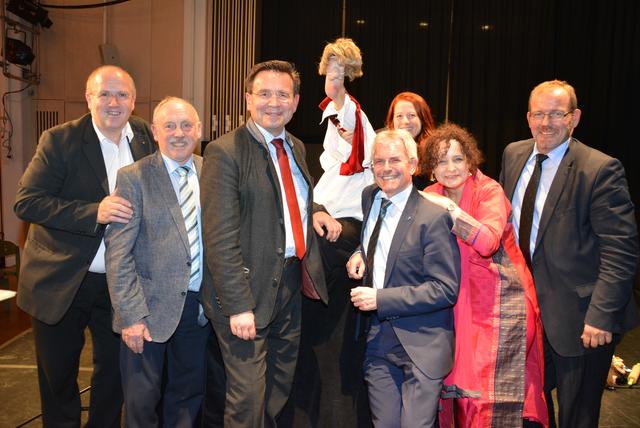 Gelungene Eröffnung: Alfred Pohl, Heiner Zuckschwert, Helmut Jawurek, Karl Wilfing, Anne Klinger, Cordula Nossek und Christian Balon