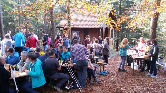 Gemütliche Einkehr und Abschluss bei der Spercherneder-Kapelle.