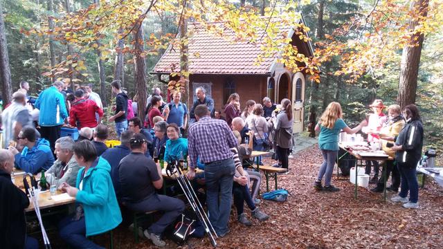 Gemütliche Einkehr und Abschluss bei der Spercherneder-Kapelle. | Foto: OÖVP Braunau