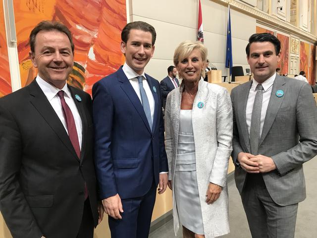 Angelobt: Berlakovich, Kurz, Schwarz und Zarits