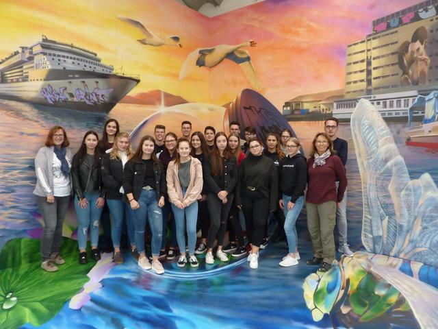 In der „Mural Harbour Gallery“ bewunderten die Schüler verschiedene Graffiti-Werke von Künstlern aus der ganzen Welt.