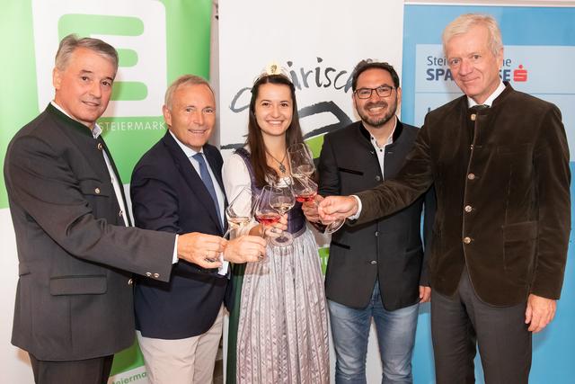 Weinbaudirektor und Geschäftsführer der Wein Steiermark Werner Luttenberger, Christian Purrer (Energie Steiermark), Weinhoheit Beatrix Luttenberger, Obmann der Wein Steiermark Stefan Potzinger und Vorstandsvorsitzender der Steiermärkischen Sparkasse Gerhard Fabisch (v.l.)