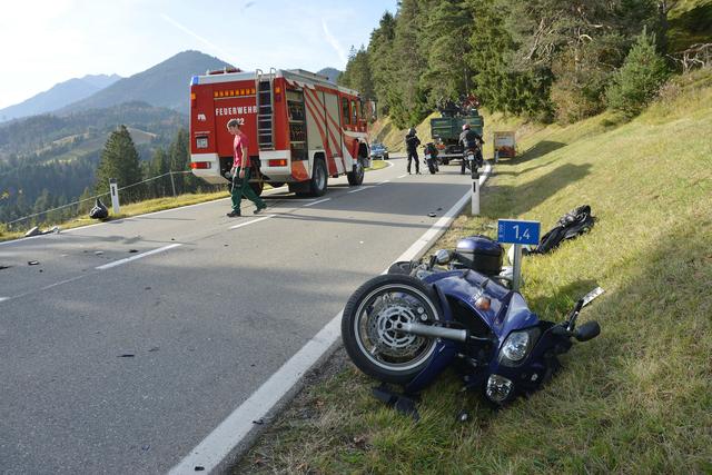 Das Motorrad wurde total beschädigt, der Lenker schwer verletzt.