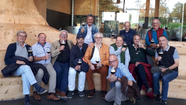 Die Halleiner Männerrunde war vom 1. Biergut Österreichs in Wildshut begeistert und kosteten sich die die Bierspezialitäten.