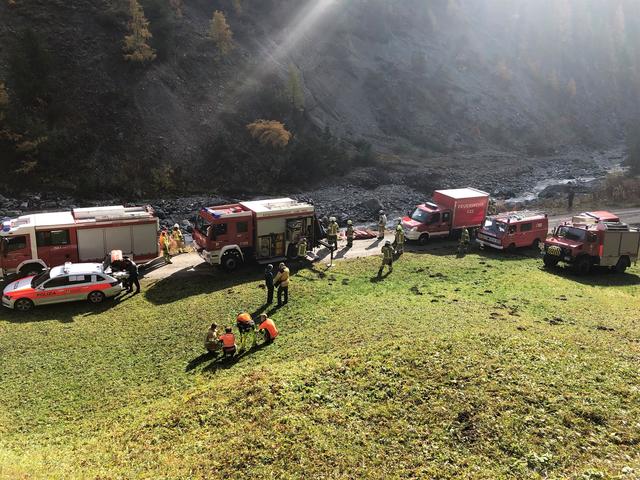 Kerosinaustritt in den Zandersbach in Samnaun: Rund 30 Feuerwehrleute aus Graubünden und Tirol standen im Einsatz.