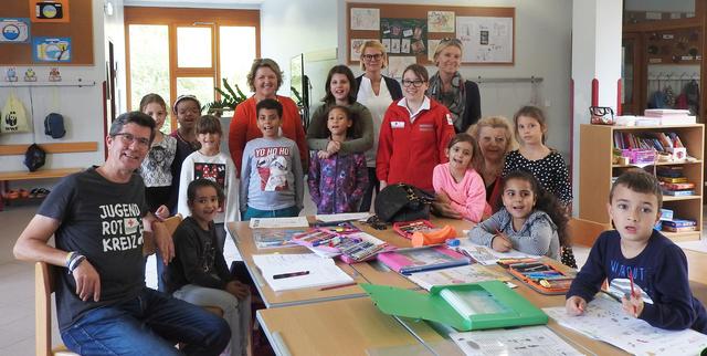 Michael Dorfstätter, Bezirksstellenleiter Rotes Kreuz Mödling, Gabriele Pollreiß, Schulqualitätsmanagerin, Gemeinderätin für Bildung, Romana Davies, Bereichsleiterin Bildung & Soziales), Jacqueline Brödl, Leiterin Rotkreuz-Lernhaus Mödling, Alexandra Feiel, Direktorin, Beatrix Krasa, Pädagogische Leiterin Lerntreff mit den Kindern in Guntramsdorf.