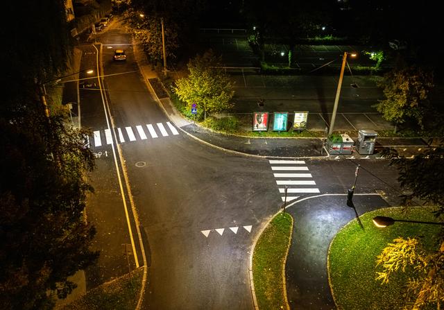 Schutzwege in der Stadt Salzburg werden durch die neue Beleuchtung besser sichtbar.