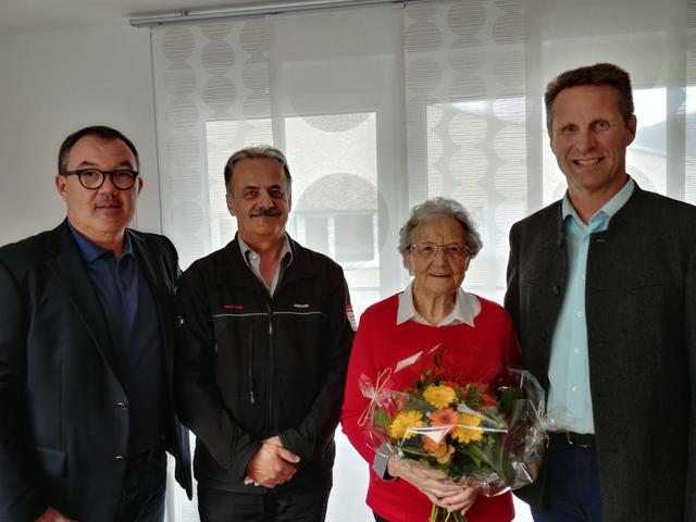 (v.l.) Vbgm. Berhard Brötz, Pfarrer Josef Scheiring, Edith Gaßler, Bgm. Dietmar Schöpf