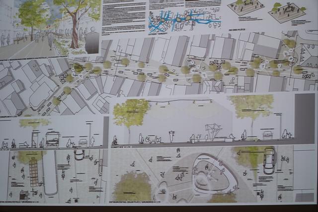 Die Architekten erläuterten die Maßnahmen anhand mitgebrachter Pläne.