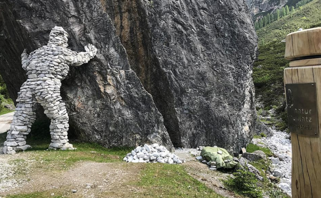 Naturschauplatz gespaltener Stein im Pinnistal. | Foto: TVB Stubai