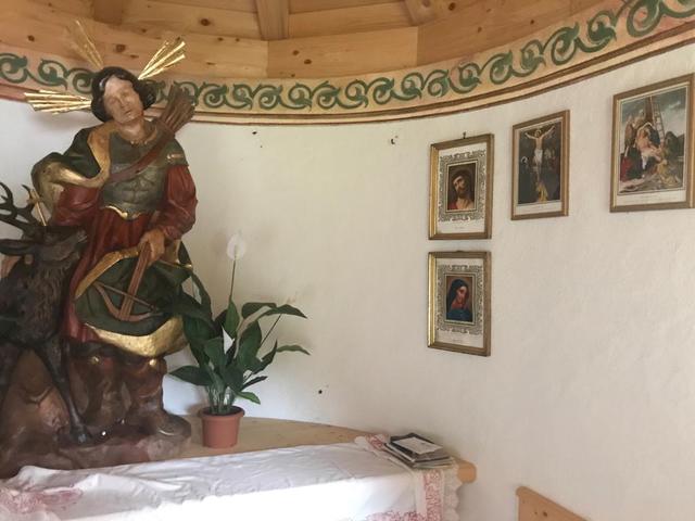 Aus der Kapelle in Alpbach wurde das Kruzifix und ein Weihbrunnen gestohlen.