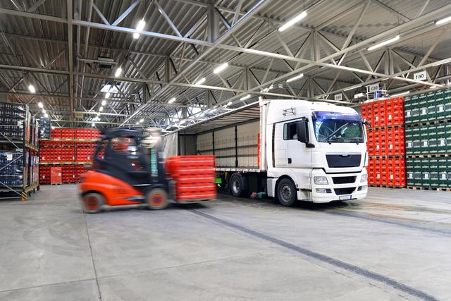 Einschränkungen beim Gütertransport durch Auswirkungen des Brexits auf Bahn-, Luft- und Straßenverkehr.