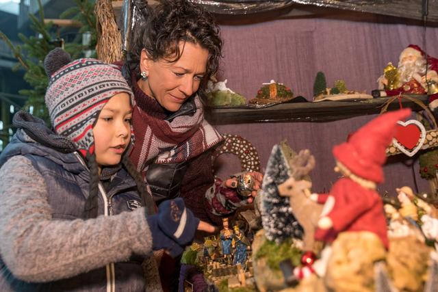 Der Wohl schönste Weihnachtsmarkt - tausende Kerzenlichter mitten im Wald