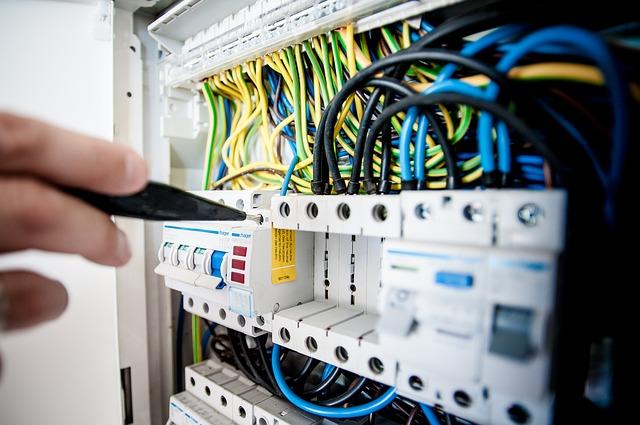 Momentan sieht die Geschäftslage für Industrie-Betriebe noch gut aus, doch das wird sich ändern, meinen sie