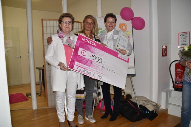 Gemeinderätin Erika Buchinger, Sibylle Rasinger von der Krebshilfe und Mrs. Sporty Natasa Untersmayr freuten sich über das große Interesse an der Pink Ribbon Aktion.