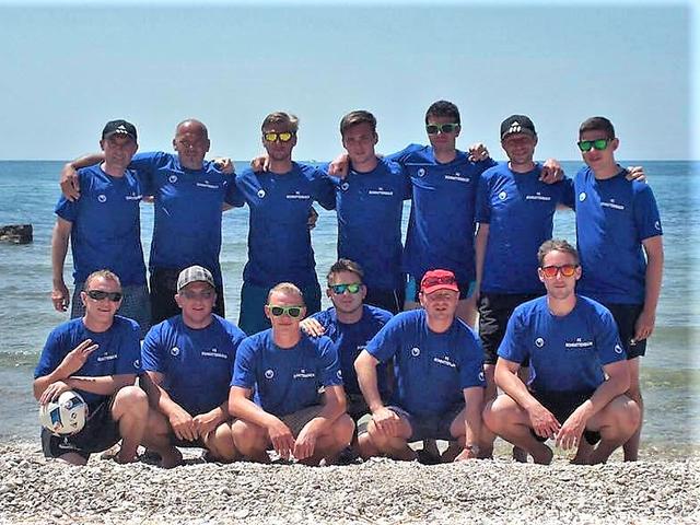 Blauer Himmel, Strand und Meer - das ideale Umfeld fürs Training der Schrattentaler Kicker. | Foto: FC Schrattenbach
