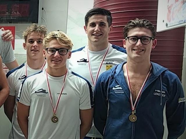 Die erfolgreiche 4 x 50 m Lagenstaffel - v. l. n. r.: Yorik Anzengruber, Paul Part, Alexander Kliegel und Patrik Lenzeder