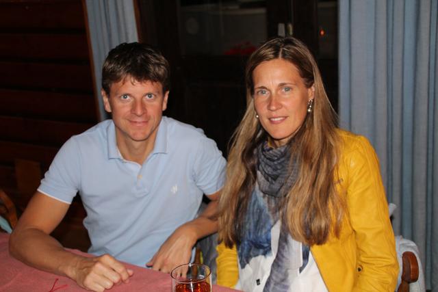 &lt;f&gt;Gespannt&lt;/f&gt; waren Martin und Elisabeth auf das Stück.