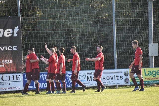 Die Spieler von Deutsch Schützen bejubelten vier Tore und drei Punkte.