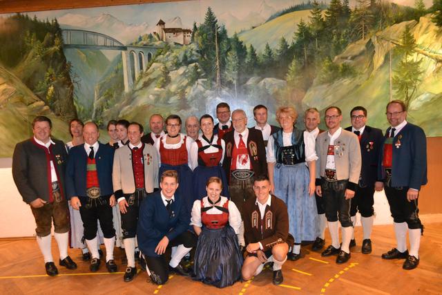 Generalversammlung in See: Der neu gewählte Ausschuss des Trachtenverbands Oberland mit Außerfern.