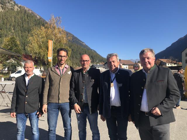Landesrat Bernhard Tilg mit den Bürgermeistern des Gebietes Oberstes Gericht Rupert Schuchter (Pfunds), Bernhard Achenrainer (Tösens), Helmut Spöttl (Nauders) und Alois Jäger (Spiss) (v.re.). | Foto: Siegele