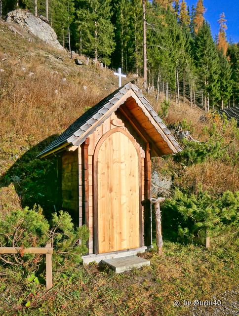 ............eine kleine Holzkapelle,war leider versperrt.....
