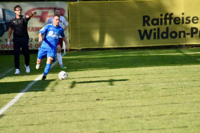 Trainer Rene Pojer gibt die Richtung vor, Georg Hribar folgt. | Foto: Michl