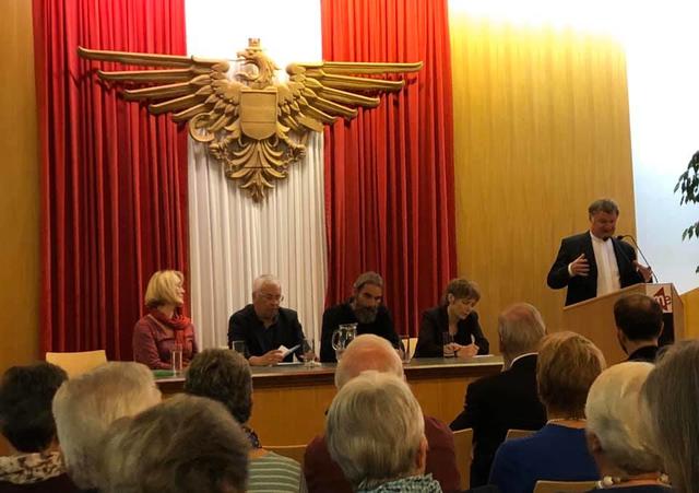 Experten diskutierten in Ebensee über das Thema Sündenböcke. | Foto: Gde. Ebensee