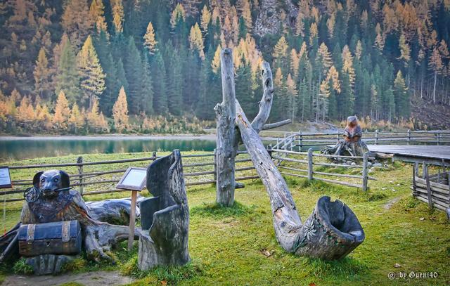 .........es gibt da eine Sage von den Hund mit dem Schlüssel und daneben das Alpenhorn.....