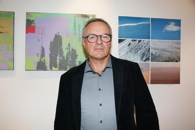 Christian Spiss stellt in der Kimm eini Galerie in Landeck aus. | Foto: Othmar Kolp