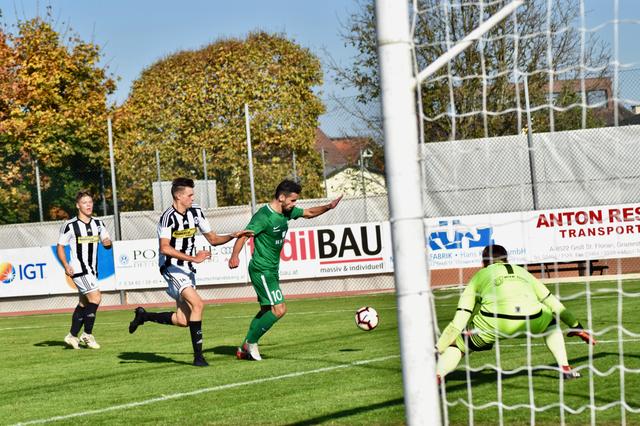 Wenig Strafraumszenen im Derby gegen Schwanberg, aber wenn, dann war Groß St. Florian gefährlicher. | Foto: Michl