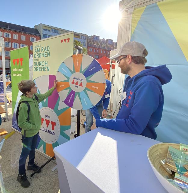 Bei Sonnenschein und 23 Grad wurde am VVT Stand einiges geboten.