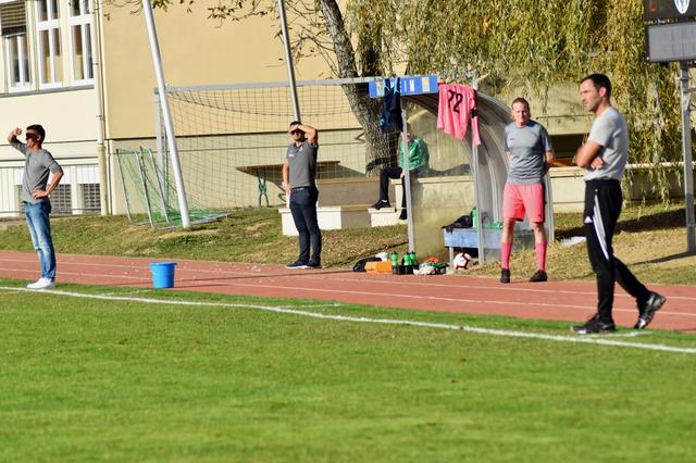 Ein Legendenduell an der Seitenlinie: Udo Kleindienst gegen Toni Ehmann | Foto: Michl