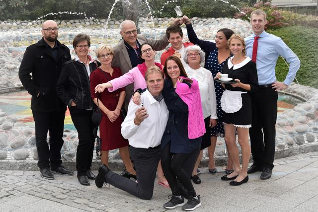 Regisseur Peter Paul Beck (am Foto links) und die Schauspieler der Theatergruppe St. Donat fiebern bereits der Premiere entgegen | Foto: KK