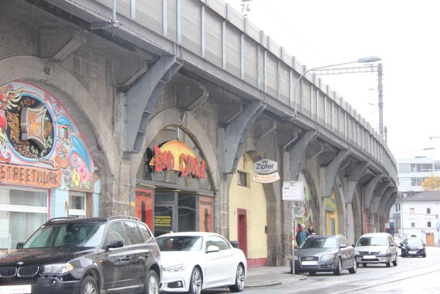 Bis Höhe Zeughausgasse werden die Bögen und der Bahnhofsvorplatz jetzt mit mehreren dutzend Kameras überwacht. | Foto: Czingulszki