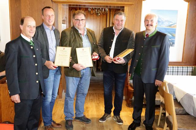 Bürgermeister Heinrich Perner, Bernhard Kaml, Stefan Wieland, Thomas Schlick und Vizebürgermeister Josef Sagmeister. | Foto: Gemeinde St. Andrä im Lungau