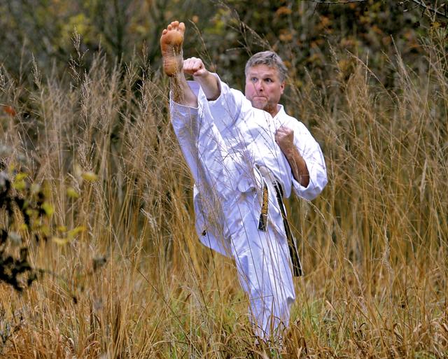 Obmann und Cheftrainer Hubert Havlik trainiert seit mehr als 45 Jahren Karate.