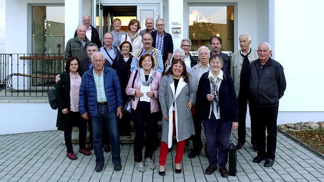 Die Reisegruppe aus Pölfing-Brunn vor dem Winzerkeller Neckenmarkt