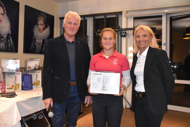 Hole-in-one-Lady Norah Sofie Seidl mit Eva-Maria und Wilfried Glawischnig. | Foto: Karin Zeiler / Bezirksblätter NÖ