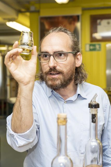 Garantiert ausgegoren: Das sind die bei „LAVA“ Bräu von Roman (Bild) und Günter Schmidt hergestellten Getränke. 	 | Foto: StVP/Foto Fischer