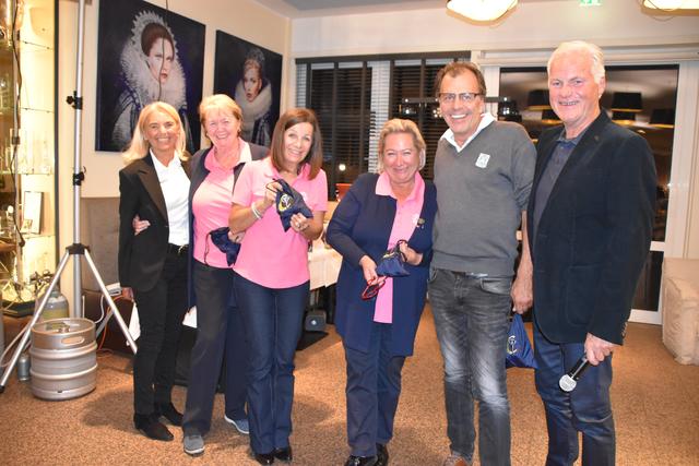 Brigitta Naber, Gabi Marass, Karin Sobotka, Peter Naumann mit Eva-Maria und Wilfried Glawischnig. | Foto: Karin Zeiler / Bezirksblätter NÖ