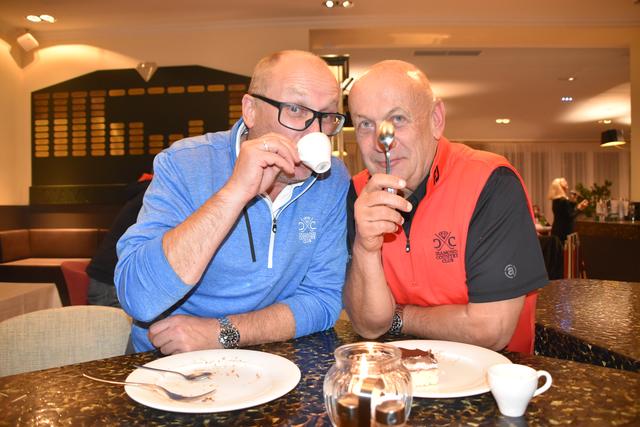 Auch Spaß - äh - Kaffe muss sein: Wolfgang Lengauer und Günter Burchhart. | Foto: Karin Zeiler / Bezirksblätter NÖ