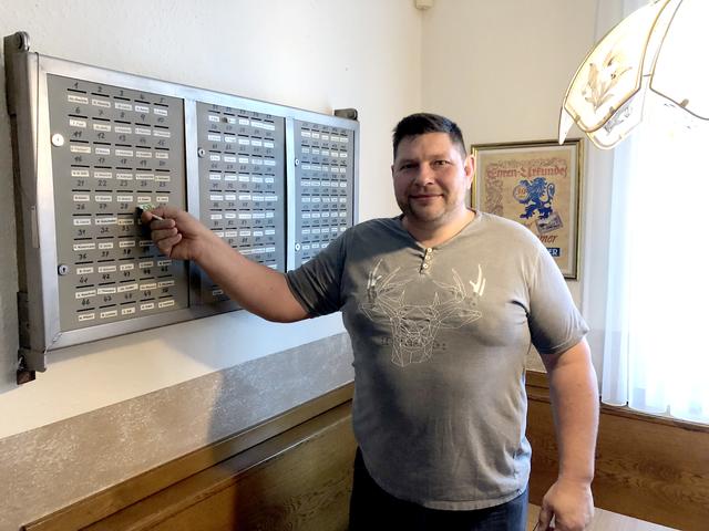 Hat die Finanzen der Sparvereinsmitglieder "Zur Eisenbahn" beim Gasthof Lammer genau im Blick: Obmann Peter Saurer