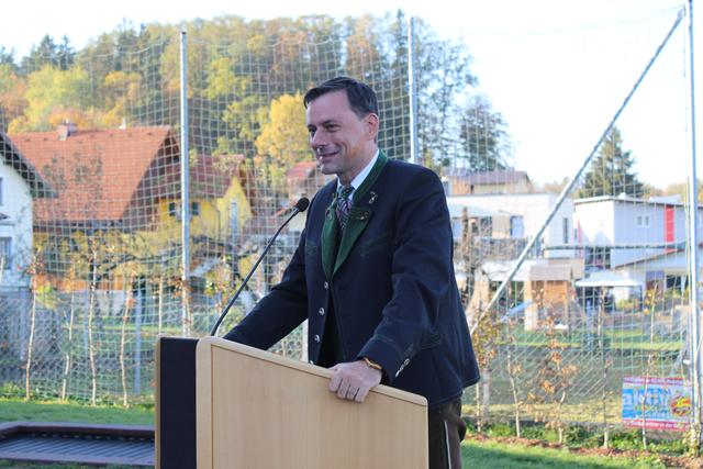 "Heute wird ein Kindergarten oder eine Kinderkrippe keinenfalls als Wiederspruch zur Familie gesehen, sondern als ganz starke Ergänzung.", so Ernst Gödl. | Foto: Katrin Löschnig