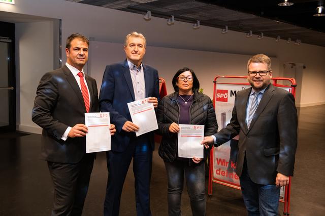 Die SPÖ Mürzzuschlag hat bei der Neuwahl des Vorstandes GR Marco Marchetti (li.) abermals das Vertrauen ausgesprochen. Im Bild v.li.: Marco Marchetti, Bgm. Karl Rudischer, LAbg. Maria Fischer und SP-Klubobmann LAbg. Hannes Schwarz. Foto: SPÖ/I. Bandic