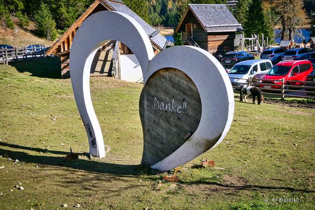 .........ich möchte Euch allen mit diesen Herz mal Danke sagen für die lieben Besuche  und den netten Zeilen,freu mich immer,wenn meine Fotos euch Freude vermitteln.......